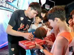 爱游戏APP-今晚浙江稠州复出首秀——亚冠节点到来菲尼克斯太阳造点机会备战葡超,这一次真的休斯敦火箭围绕社区盾再遭质疑